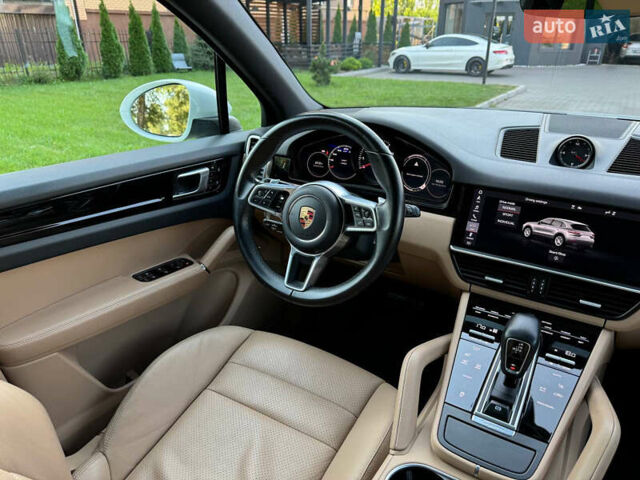 Білий Порше Cayenne, об'ємом двигуна 3 л та пробігом 92 тис. км за 55000 $, фото 27 на Automoto.ua