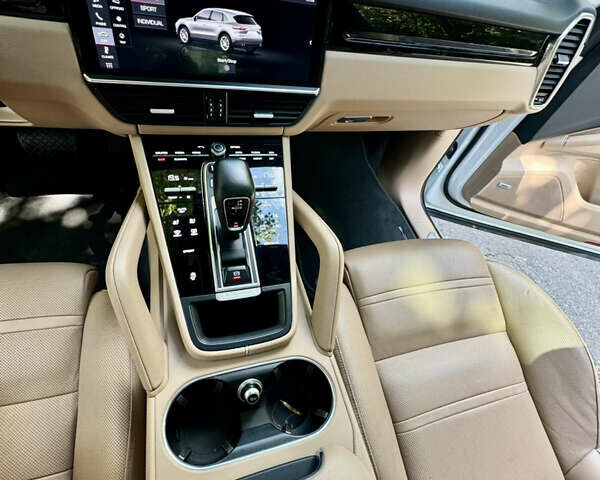 Порше Каен 2019 в Киеве на Automoto.ua Белый Порше Каен, объемом двигателя 3 л и пробегом 45 тыс. км за 62000 $, фото 10 на Automoto.ua