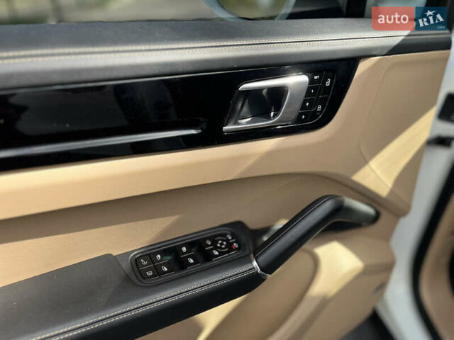 Білий Порше Cayenne, об'ємом двигуна 3 л та пробігом 91 тис. км за 59900 $, фото 10 на Automoto.ua