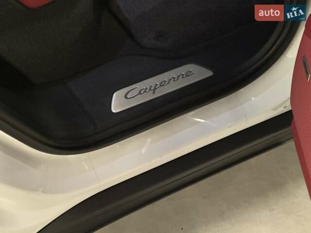 Белый Порше Каен, объемом двигателя 2.89 л и пробегом 62 тыс. км за 61255 $, фото 23 на Automoto.ua