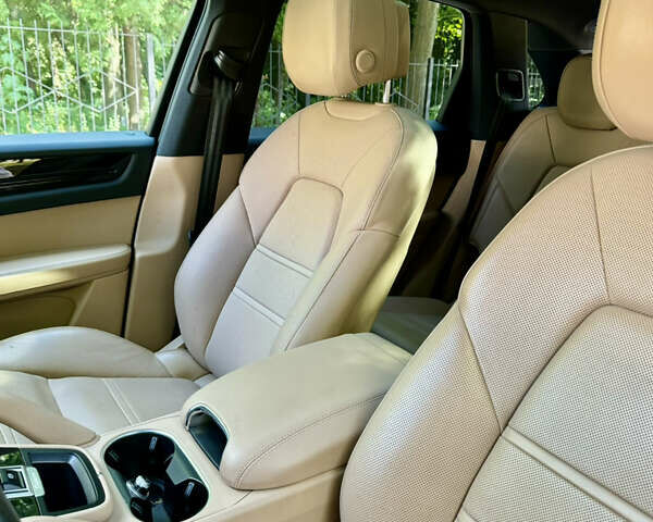 Порше Каен 2019 в Киеве на Automoto.ua Белый Порше Каен, объемом двигателя 3 л и пробегом 45 тыс. км за 62000 $, фото 14 на Automoto.ua