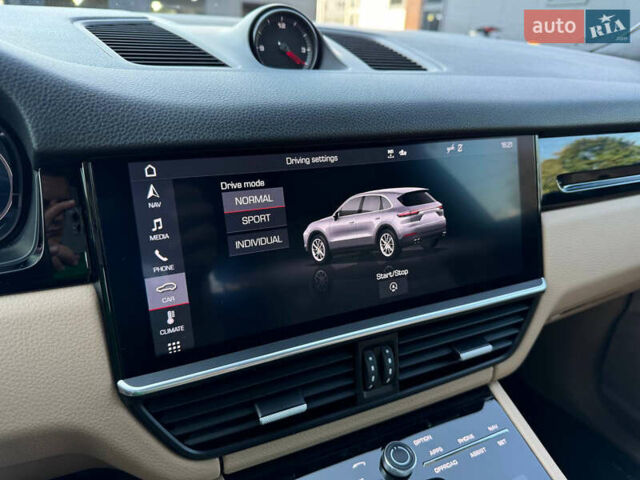 Білий Порше Cayenne, об'ємом двигуна 3 л та пробігом 92 тис. км за 55000 $, фото 32 на Automoto.ua