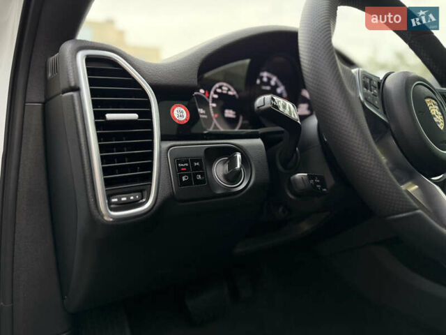 Білий Порше Cayenne, об'ємом двигуна 3 л та пробігом 45 тис. км за 59500 $, фото 29 на Automoto.ua