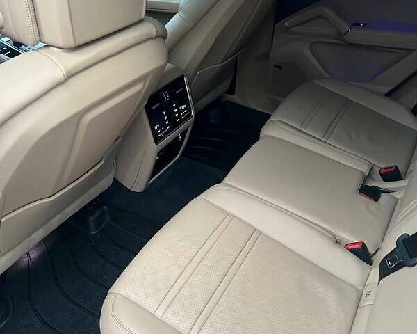 Білий Порше Cayenne, об'ємом двигуна 3 л та пробігом 91 тис. км за 56800 $, фото 19 на Automoto.ua