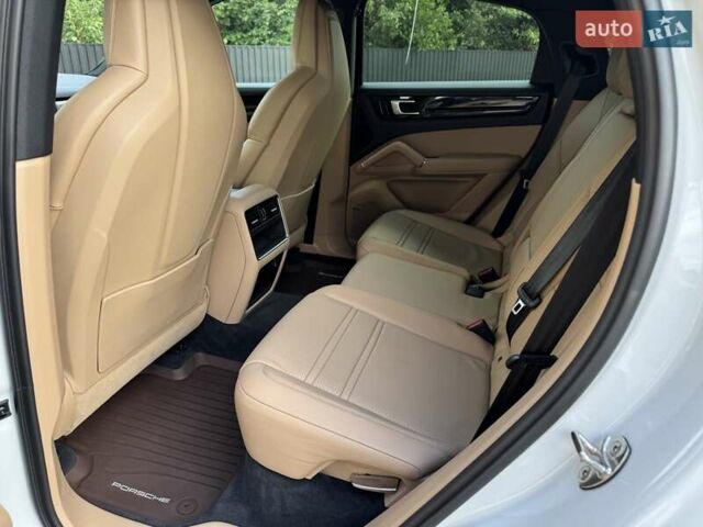 Белый Порше Каен, объемом двигателя 3 л и пробегом 49 тыс. км за 71400 $, фото 61 на Automoto.ua