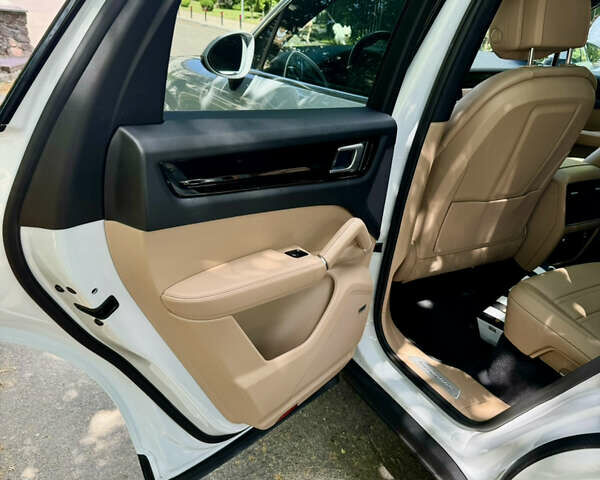 Порше Каен 2019 в Киеве на Automoto.ua Белый Порше Каен, объемом двигателя 3 л и пробегом 45 тыс. км за 62000 $, фото 31 на Automoto.ua