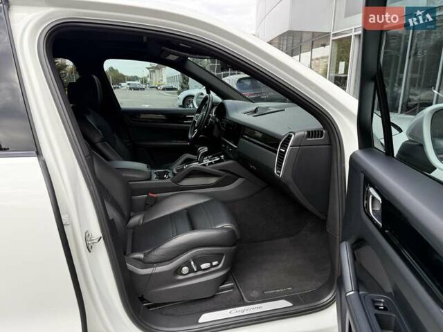 Белый Порше Каен, объемом двигателя 2.98 л и пробегом 33 тыс. км за 56000 $, фото 15 на Automoto.ua