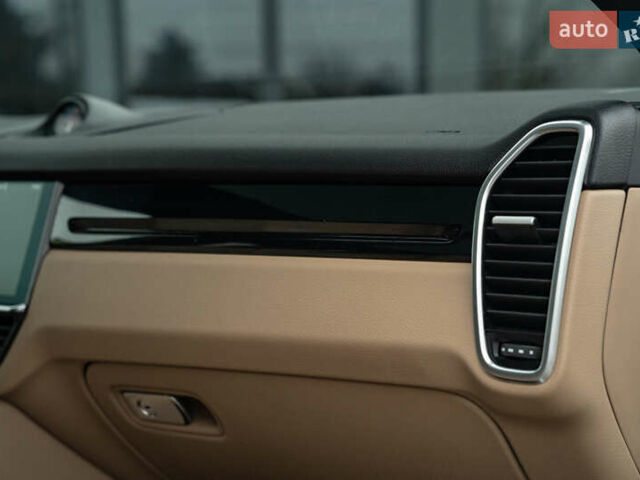 Белый Порше Каен, объемом двигателя 3 л и пробегом 116 тыс. км за 44900 $, фото 37 на Automoto.ua