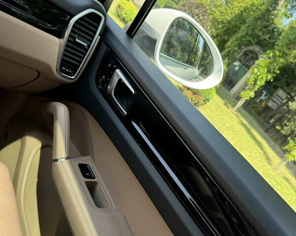 Порше Каен 2019 в Киеве на Automoto.ua Белый Порше Каен, объемом двигателя 3 л и пробегом 45 тыс. км за 62000 $, фото 34 на Automoto.ua