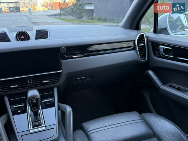 Белый Порше Каен, объемом двигателя 3 л и пробегом 124 тыс. км за 49500 $, фото 12 на Automoto.ua