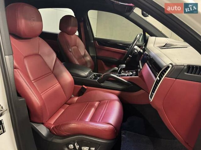 Белый Порше Каен, объемом двигателя 2.89 л и пробегом 62 тыс. км за 67201 $, фото 52 на Automoto.ua