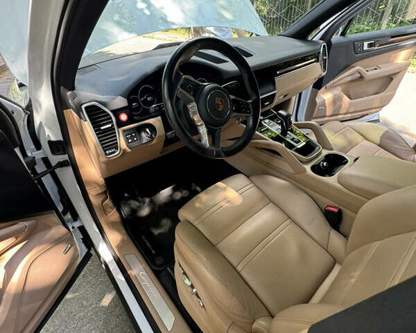 Порше Каен 2019 в Киеве на Automoto.ua Белый Порше Каен, объемом двигателя 3 л и пробегом 45 тыс. км за 62000 $, фото 16 на Automoto.ua