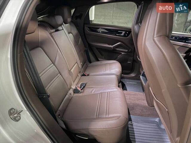 Белый Порше Каен, объемом двигателя 3 л и пробегом 40 тыс. км за 79000 $, фото 33 на Automoto.ua