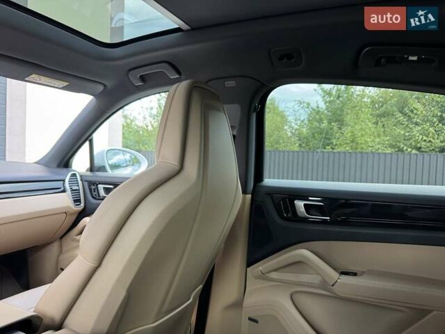 Белый Порше Каен, объемом двигателя 3 л и пробегом 49 тыс. км за 71400 $, фото 91 на Automoto.ua