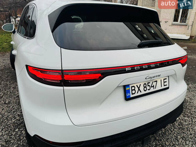 Белый Порше Каен, объемом двигателя 3 л и пробегом 56 тыс. км за 57000 $, фото 2 на Automoto.ua