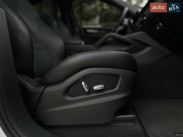 Білий Порше Cayenne, об'ємом двигуна 3 л та пробігом 45 тис. км за 59500 $, фото 59 на Automoto.ua