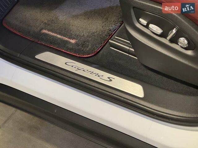 Белый Порше Каен, объемом двигателя 2.89 л и пробегом 62 тыс. км за 61255 $, фото 21 на Automoto.ua