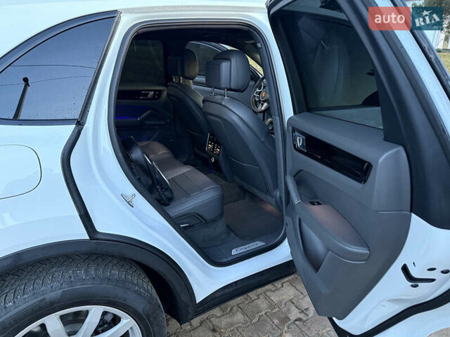 Белый Порше Каен, объемом двигателя 3 л и пробегом 96 тыс. км за 41800 $, фото 10 на Automoto.ua