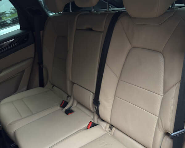 Білий Порше Cayenne, об'ємом двигуна 3 л та пробігом 138 тис. км за 55000 $, фото 16 на Automoto.ua