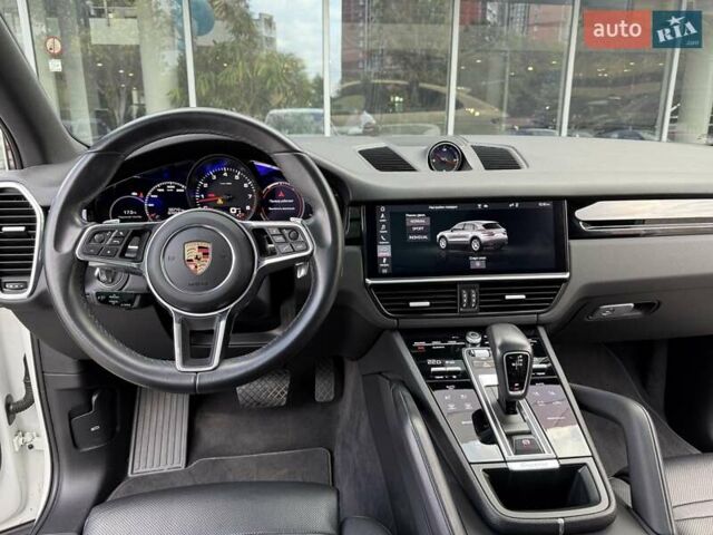 Белый Порше Каен, объемом двигателя 2.98 л и пробегом 33 тыс. км за 56000 $, фото 19 на Automoto.ua
