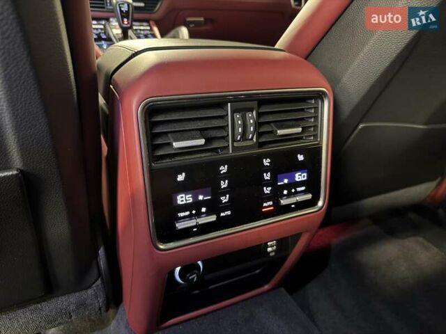 Белый Порше Каен, объемом двигателя 2.89 л и пробегом 62 тыс. км за 67201 $, фото 47 на Automoto.ua