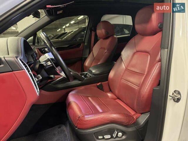 Белый Порше Каен, объемом двигателя 2.89 л и пробегом 62 тыс. км за 67201 $, фото 26 на Automoto.ua