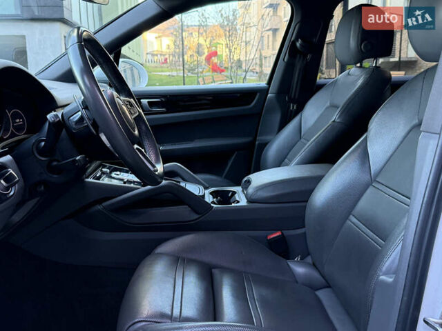 Белый Порше Каен, объемом двигателя 3 л и пробегом 124 тыс. км за 49500 $, фото 10 на Automoto.ua