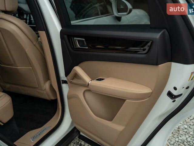 Белый Порше Каен, объемом двигателя 3 л и пробегом 116 тыс. км за 44900 $, фото 46 на Automoto.ua