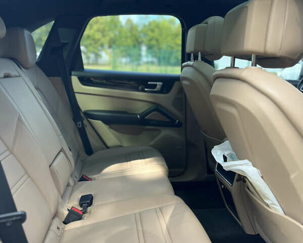 Білий Порше Cayenne, об'ємом двигуна 3 л та пробігом 91 тис. км за 59900 $, фото 16 на Automoto.ua