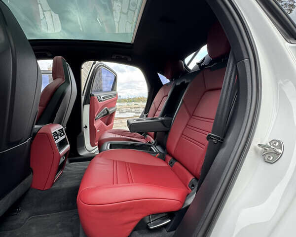Белый Порше Каен, объемом двигателя 3 л и пробегом 69 тыс. км за 67777 $, фото 146 на Automoto.ua