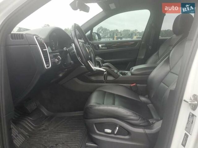 Белый Порше Каен, объемом двигателя 3 л и пробегом 97 тыс. км за 19000 $, фото 6 на Automoto.ua