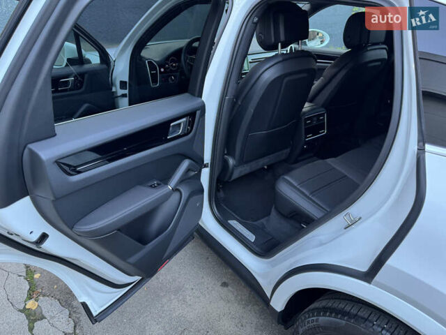 Білий Порше Cayenne, об'ємом двигуна 3 л та пробігом 43 тис. км за 62000 $, фото 12 на Automoto.ua