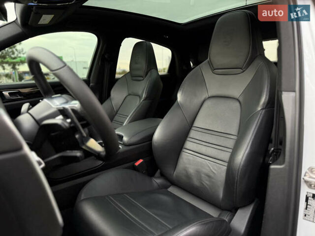 Білий Порше Cayenne, об'ємом двигуна 3 л та пробігом 45 тис. км за 59500 $, фото 27 на Automoto.ua