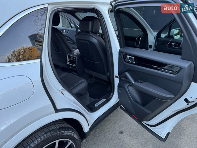 Білий Порше Cayenne, об'ємом двигуна 3 л та пробігом 43 тис. км за 62000 $, фото 14 на Automoto.ua