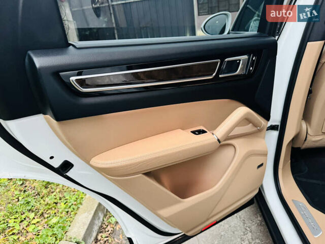 Белый Порше Каен, объемом двигателя 3 л и пробегом 56 тыс. км за 57000 $, фото 17 на Automoto.ua