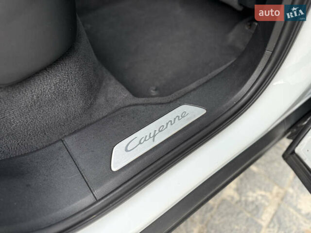 Білий Порше Cayenne, об'ємом двигуна 3 л та пробігом 45 тис. км за 59500 $, фото 55 на Automoto.ua