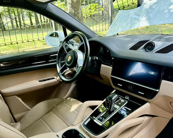 Порше Каен 2019 в Киеве на Automoto.ua Белый Порше Каен, объемом двигателя 3 л и пробегом 45 тыс. км за 62000 $, фото 23 на Automoto.ua