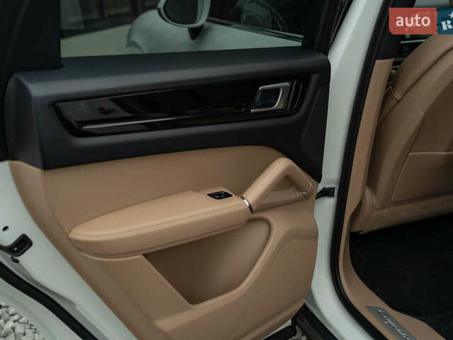 Белый Порше Каен, объемом двигателя 3 л и пробегом 116 тыс. км за 44900 $, фото 45 на Automoto.ua