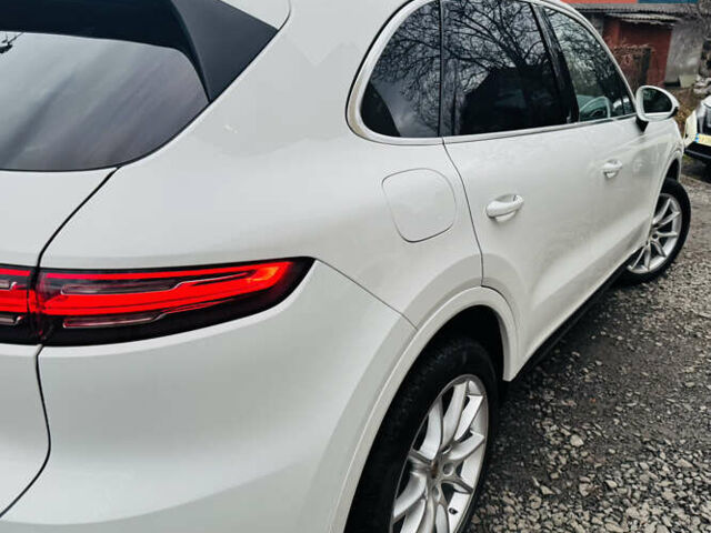 Белый Порше Каен, объемом двигателя 3 л и пробегом 56 тыс. км за 57000 $, фото 5 на Automoto.ua