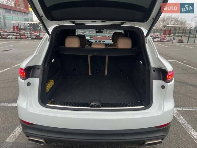 Білий Порше Cayenne, об'ємом двигуна 3 л та пробігом 91 тис. км за 56800 $, фото 6 на Automoto.ua