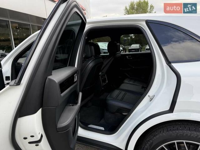 Белый Порше Каен, объемом двигателя 2.98 л и пробегом 33 тыс. км за 56000 $, фото 9 на Automoto.ua