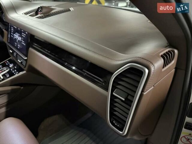 Белый Порше Каен, объемом двигателя 3 л и пробегом 40 тыс. км за 78000 $, фото 38 на Automoto.ua