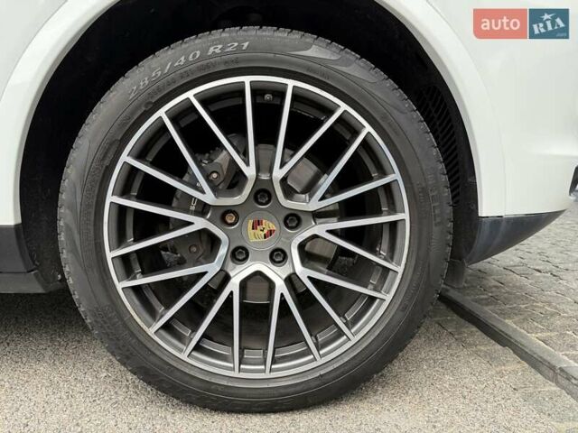 Белый Порше Каен, объемом двигателя 2.98 л и пробегом 33 тыс. км за 56000 $, фото 26 на Automoto.ua