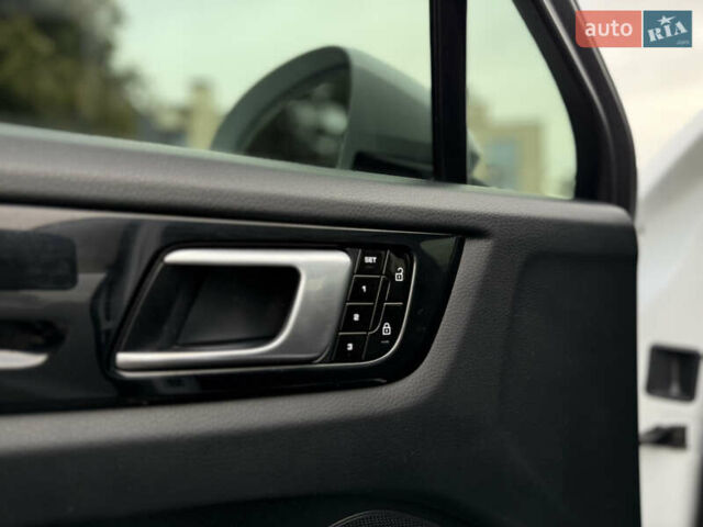 Білий Порше Cayenne, об'ємом двигуна 3 л та пробігом 45 тис. км за 59500 $, фото 23 на Automoto.ua