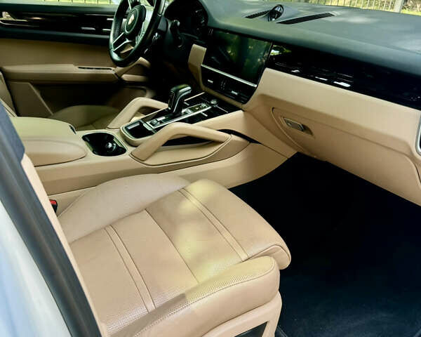 Порше Каен 2019 в Киеве на Automoto.ua Белый Порше Каен, объемом двигателя 3 л и пробегом 45 тыс. км за 62000 $, фото 19 на Automoto.ua