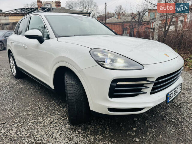 Белый Порше Каен, объемом двигателя 3 л и пробегом 56 тыс. км за 57000 $, фото 7 на Automoto.ua