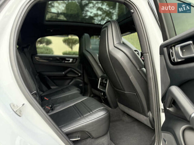 Білий Порше Cayenne, об'ємом двигуна 3 л та пробігом 45 тис. км за 59500 $, фото 56 на Automoto.ua