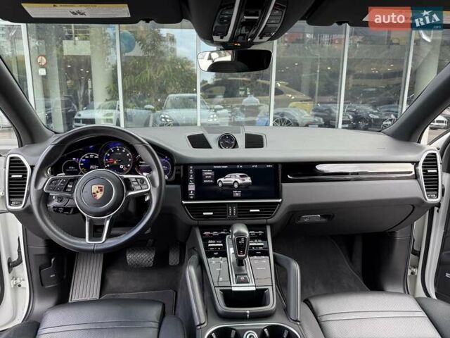 Белый Порше Каен, объемом двигателя 2.98 л и пробегом 33 тыс. км за 56000 $, фото 17 на Automoto.ua