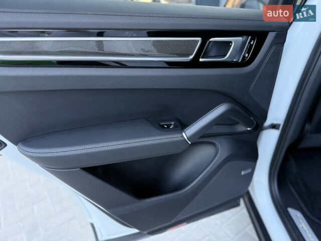 Білий Порше Cayenne, об'ємом двигуна 2.89 л та пробігом 96 тис. км за 64999 $, фото 49 на Automoto.ua