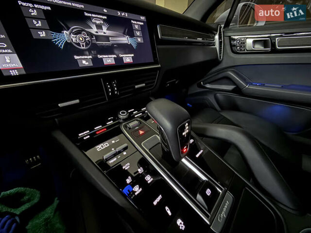Белый Порше Каен, объемом двигателя 2.89 л и пробегом 96 тыс. км за 72000 $, фото 40 на Automoto.ua